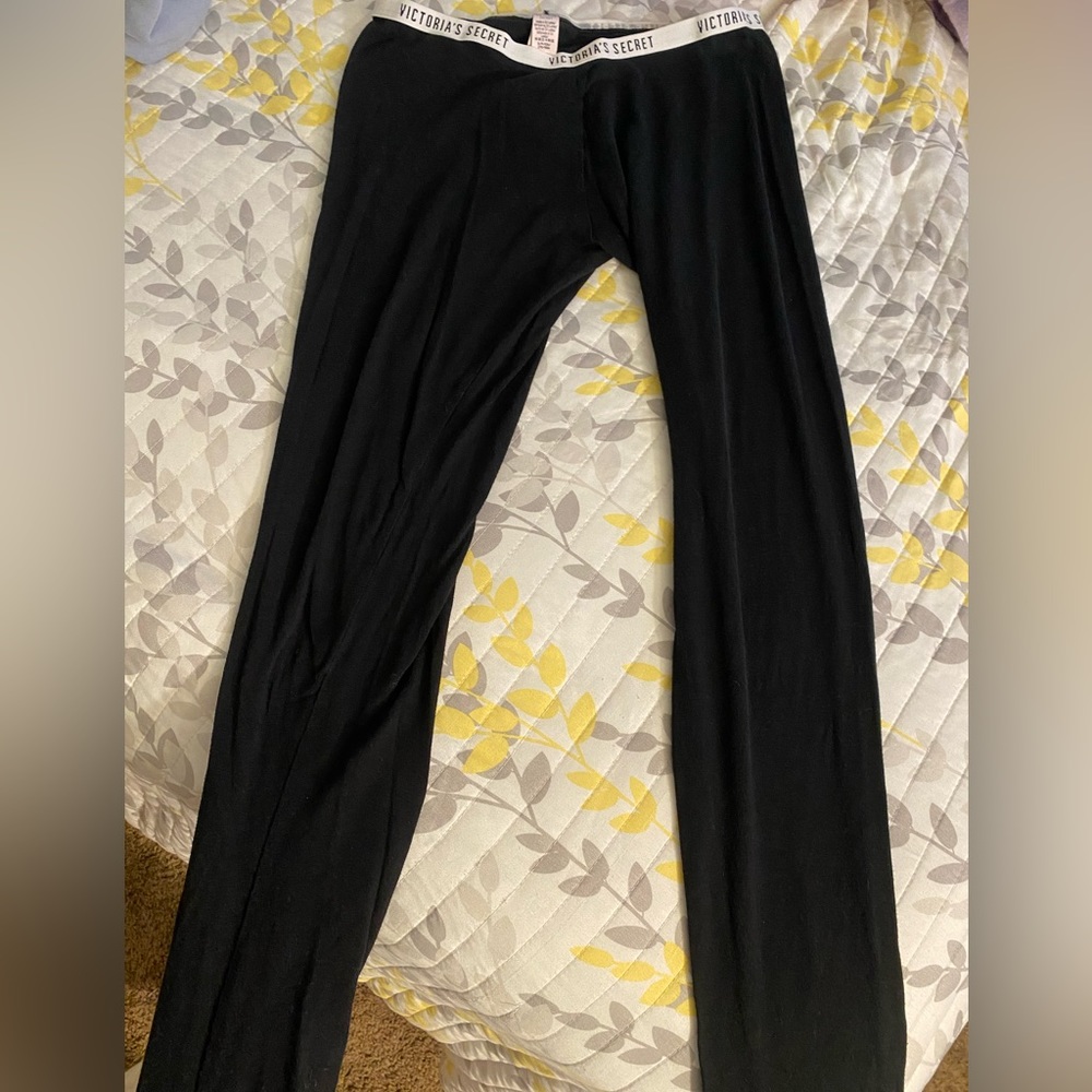 Iconic ladies sleep wear bottoms - black and white Vicky pants. 😍 - Picture 4 of 8
